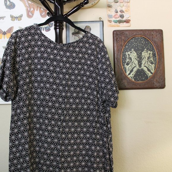 HM Black Geometric Shift Dress - Picture 5 of 8